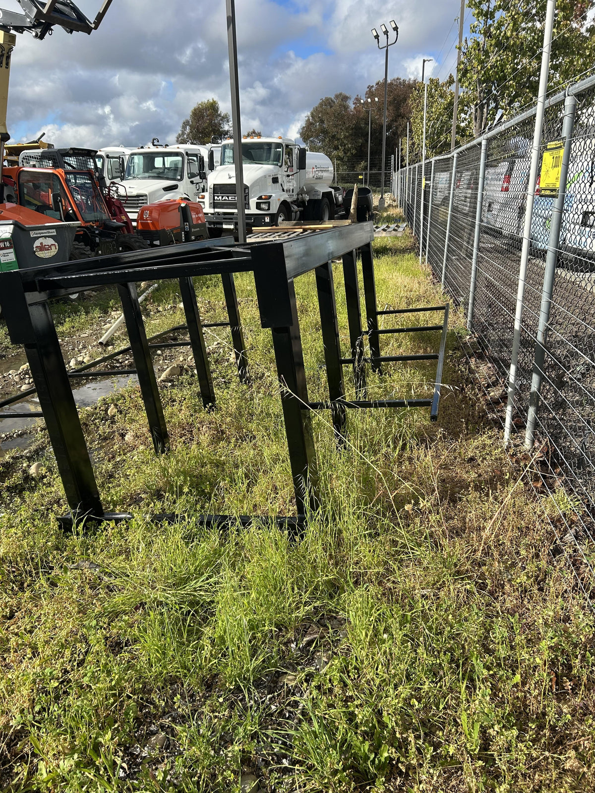2026 FLUID POWER SUPPORT Four Bucket Rack