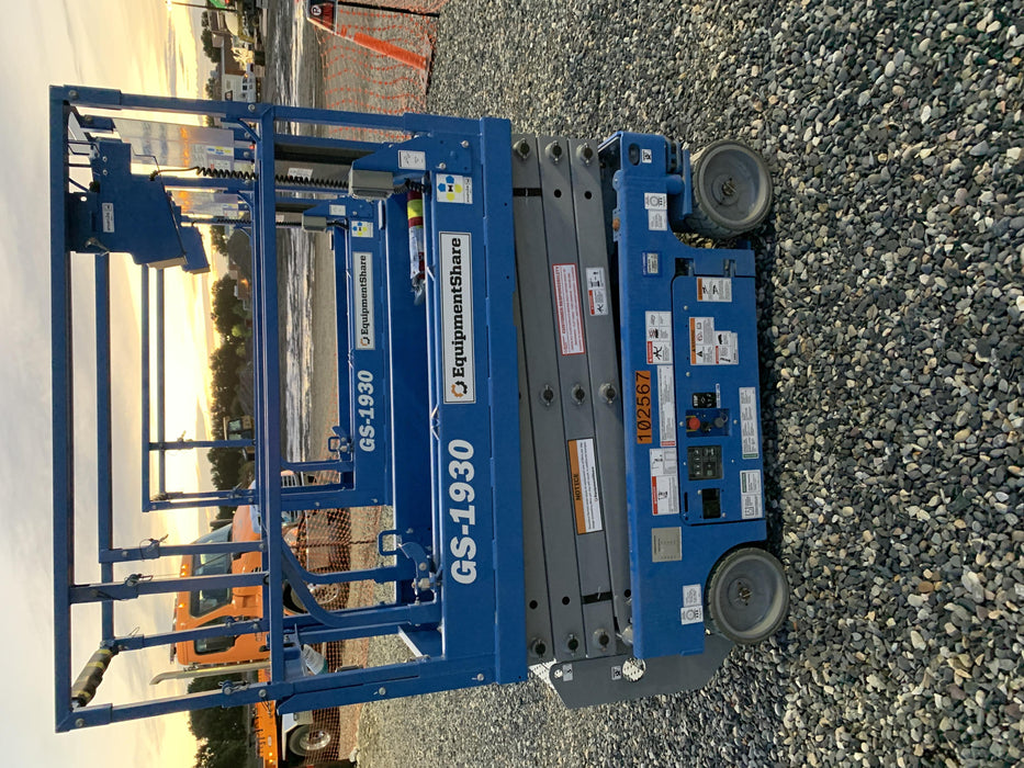 2020 Genie GS-1930 Solid Non Marking Tires, Beacon, Folding rails with half height swing gate, 800W Inverter