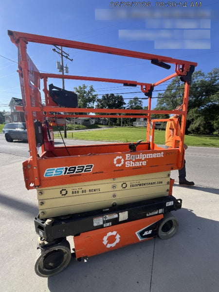 2023 JLG ES1932