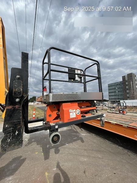 2023 JLG 1030P