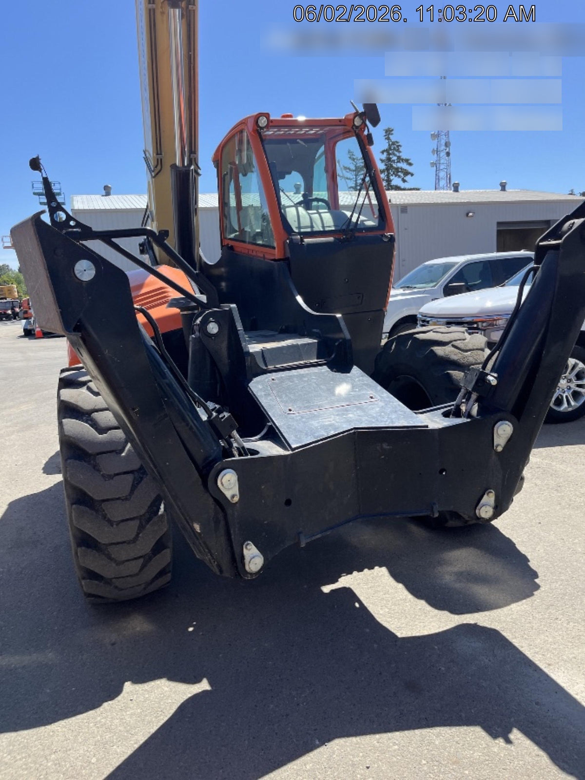 2022 JLG 1075