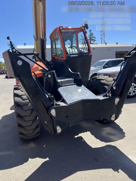 2022 JLG 1075