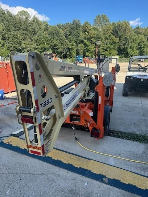 2022 JLG T350