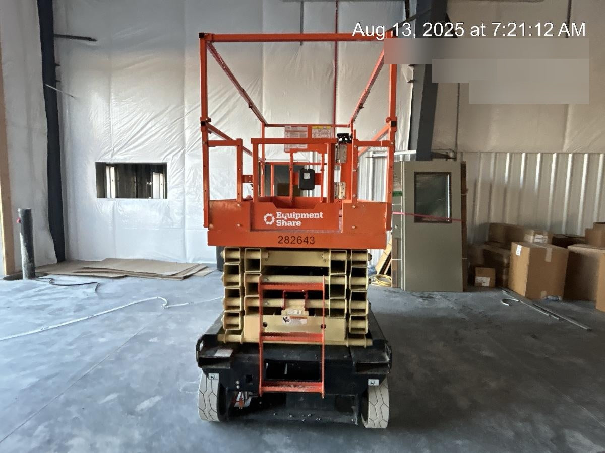 2022 JLG ES3246