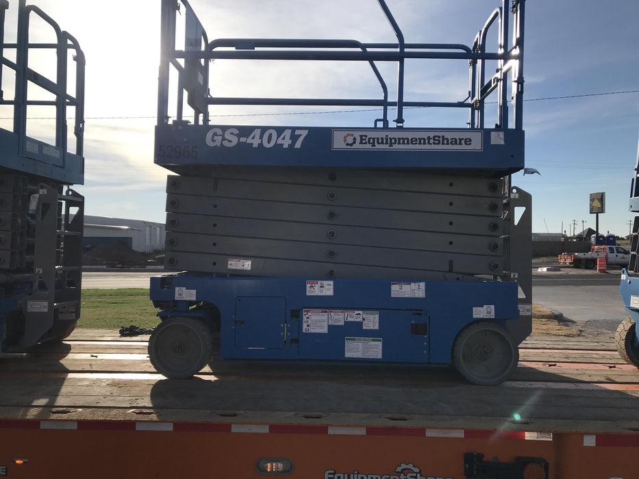 2019 Genie GS-4047 Folding rails with half height swing gate