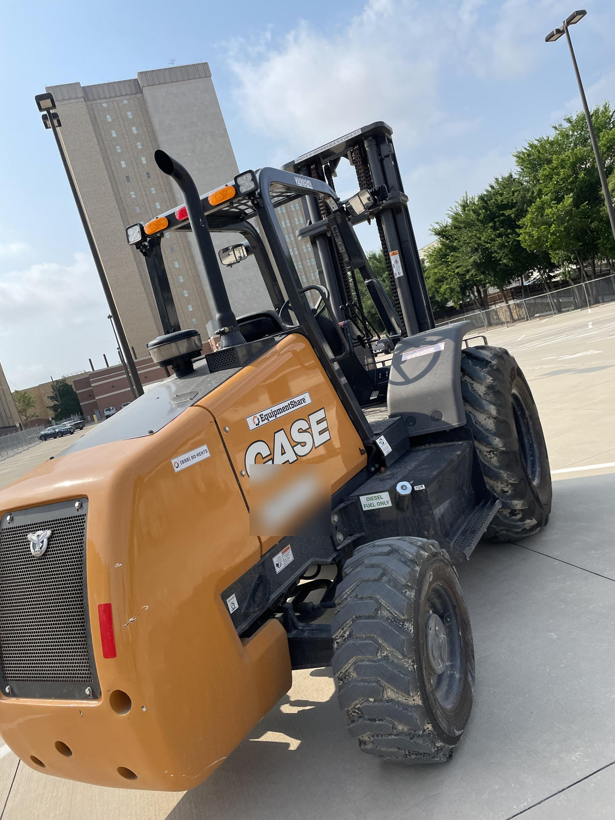 2023 CASE 588H