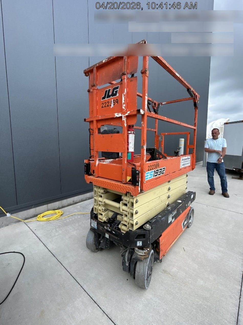 2022 JLG ES1932