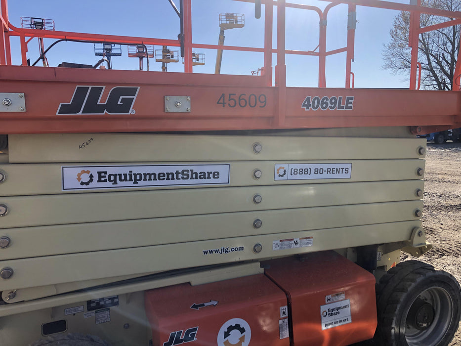 2019 JLG 4069LE
