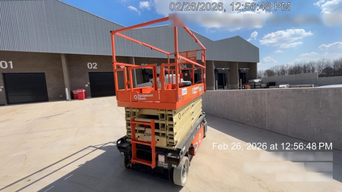 2022 JLG ES3246