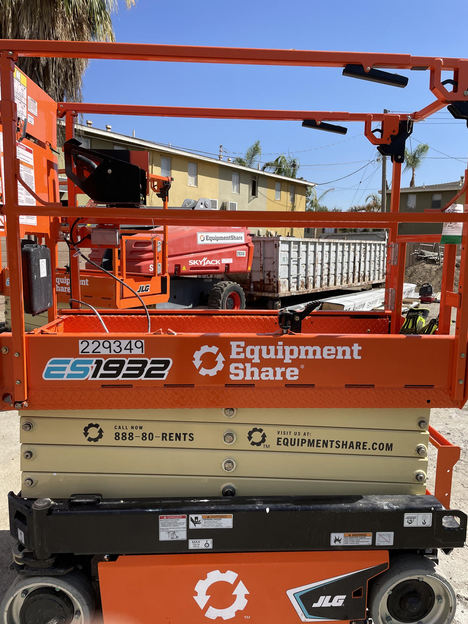 2022 JLG ES1932