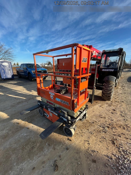 2022 JLG ES1330L