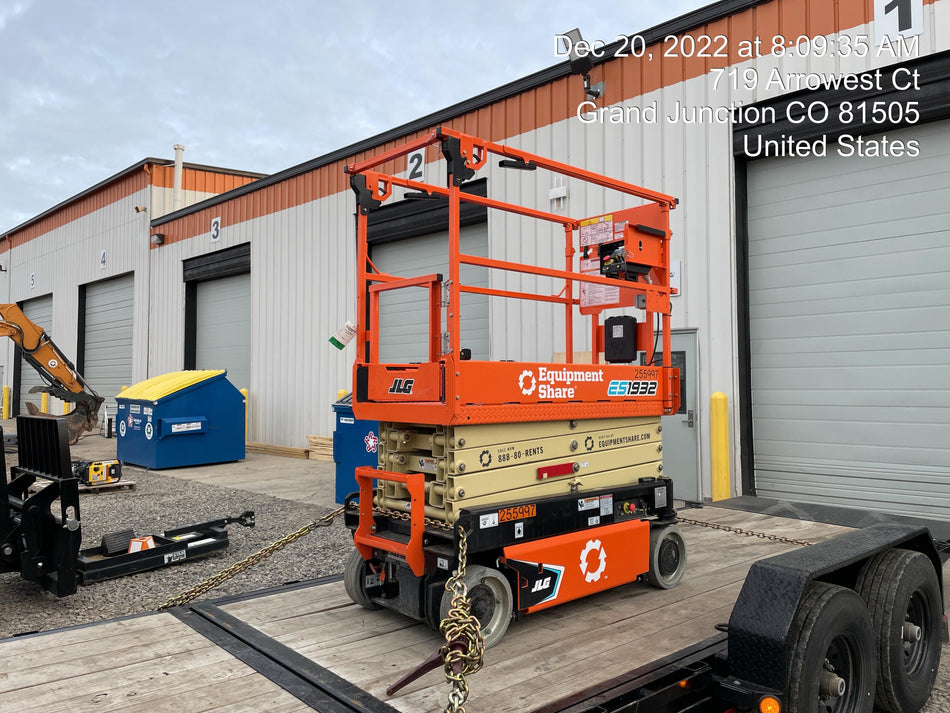 2022 JLG ES1932