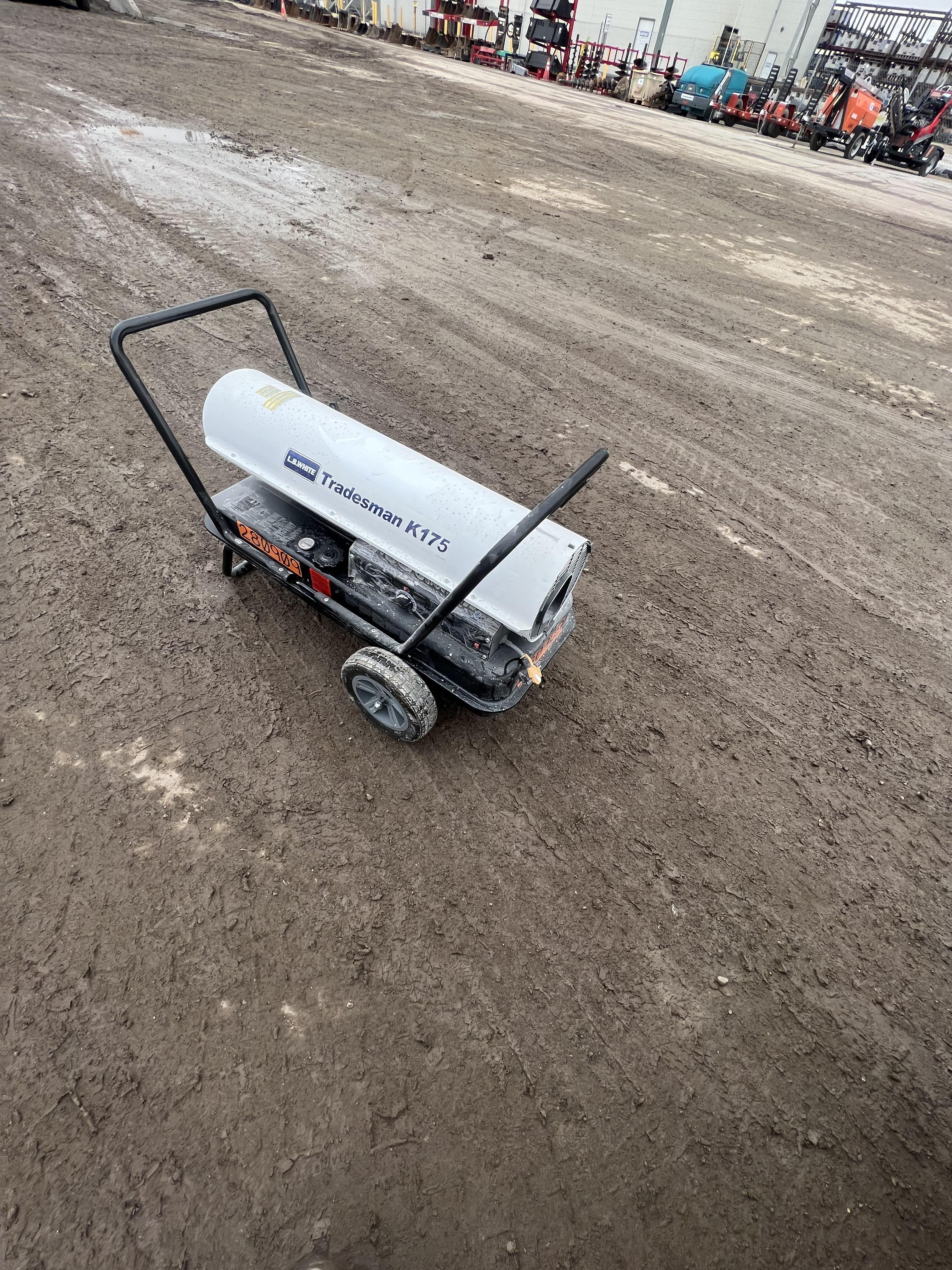 2022 LB WHITE Tradesman K175