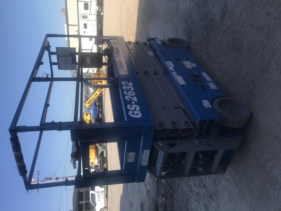 2019 Genie GS-2632 Folding rails with half height swing gate
