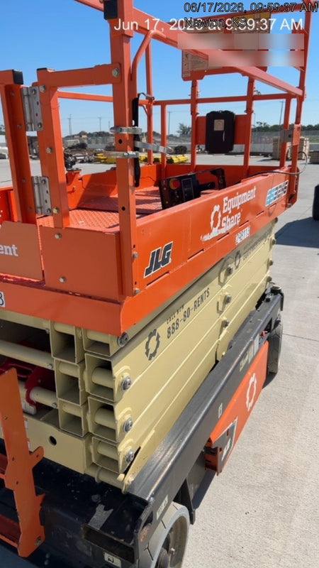 2023 JLG ES3246