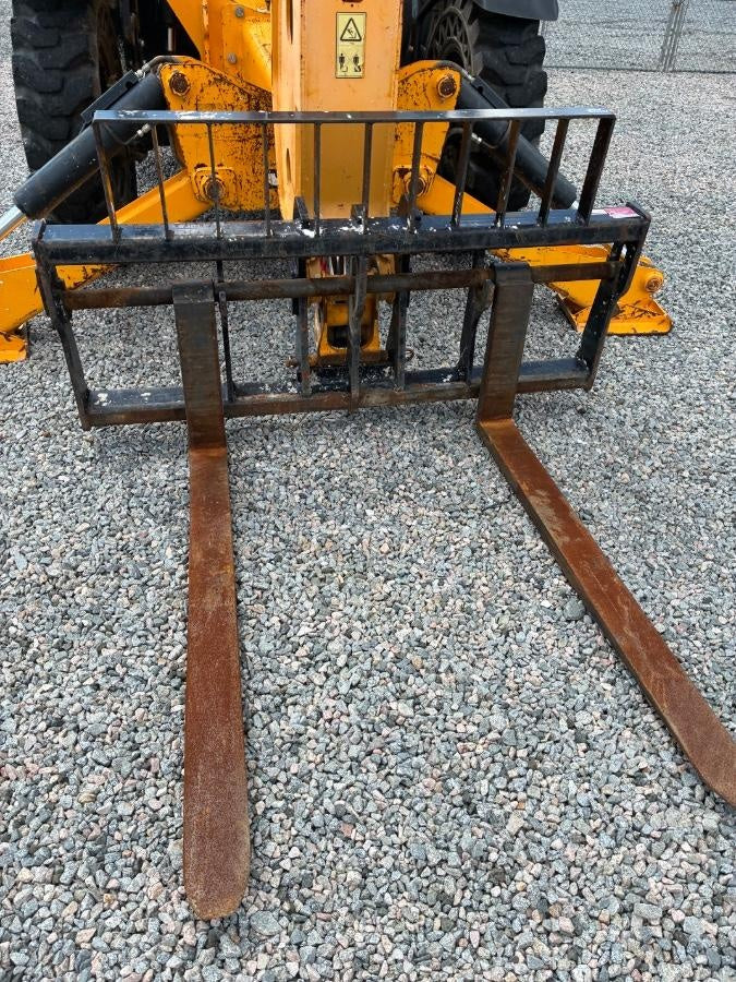 2021 JCB 510-56