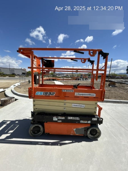 2022 JLG ES1932