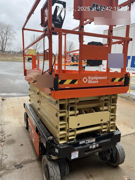 2022 JLG ES3246