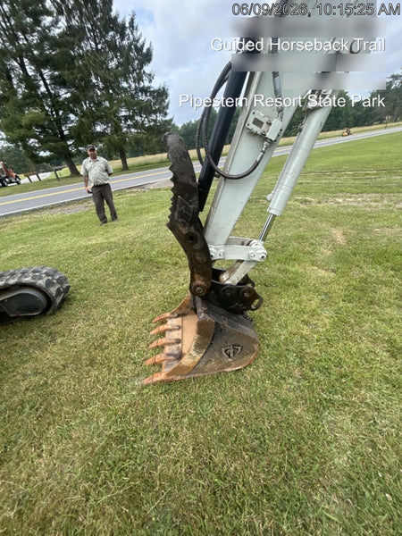 2022 TAKEUCHI TB235-2CR
