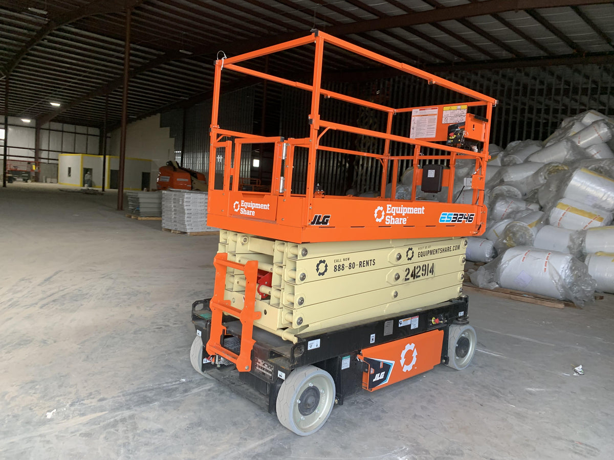 2022 JLG ES3246