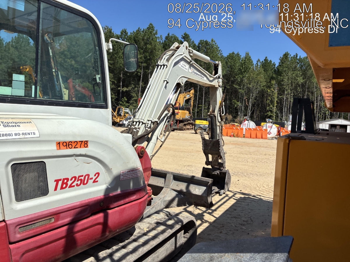 2021 TAKEUCHI TB250-2C