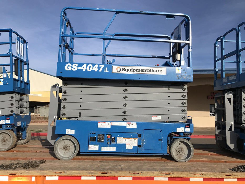 2019 Genie GS-4047 Folding rails with half height swing gate