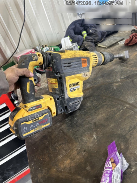 2023 DEWALT DCB609