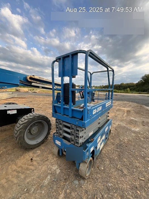 2019 Genie GS-1930 Fixed rails with chain Entry