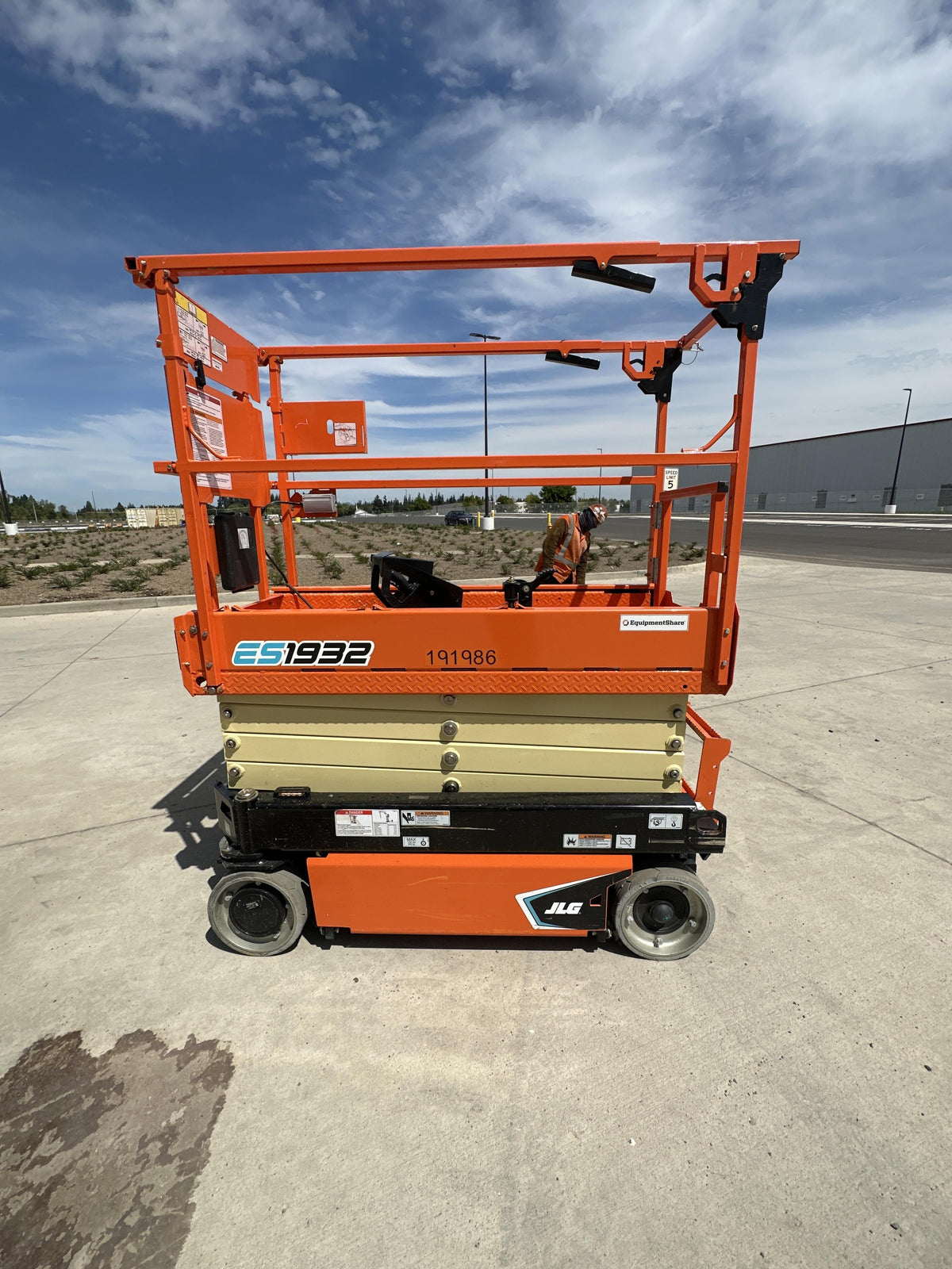 2021 JLG ES1932
