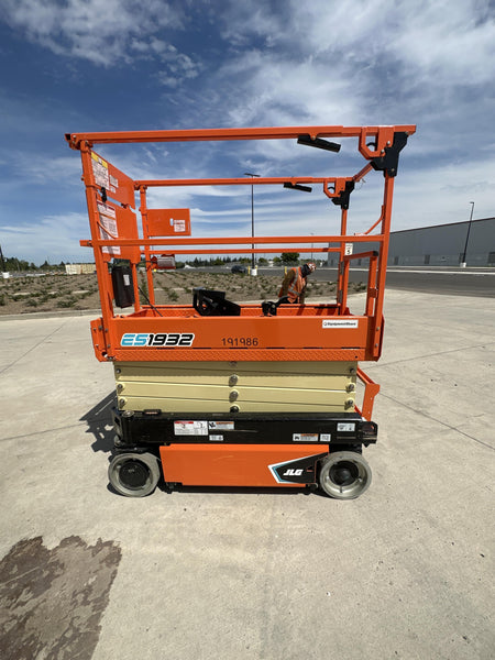 2021 JLG ES1932