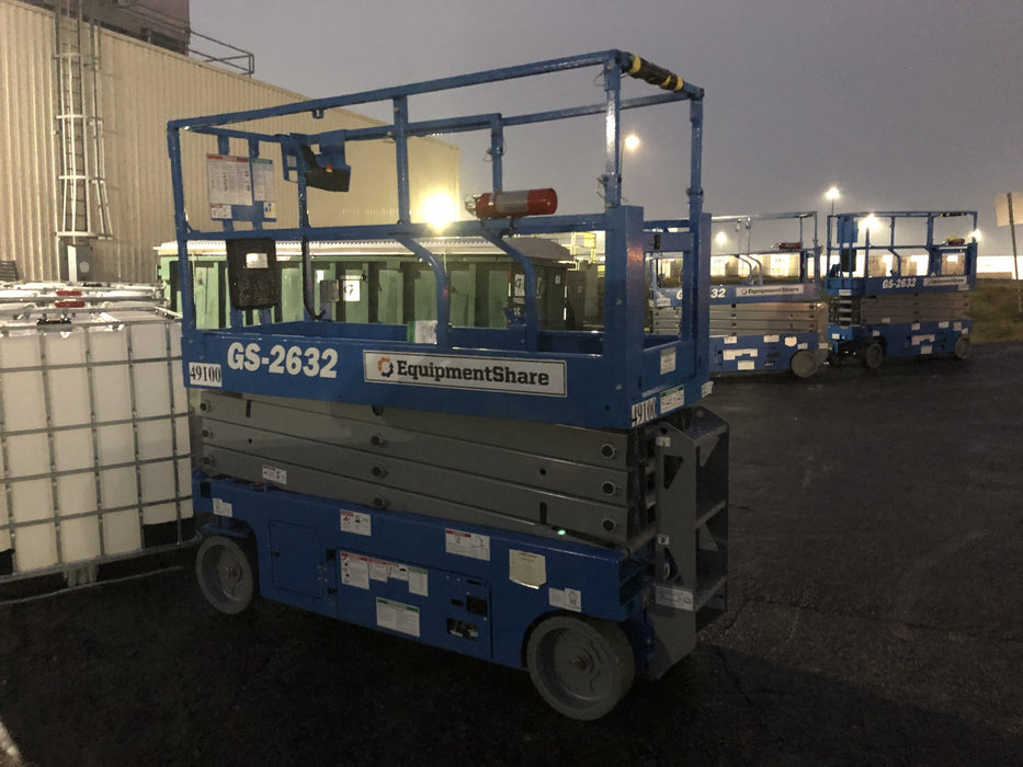 2019 Genie GS-2632 Folding rails with half height swing gate