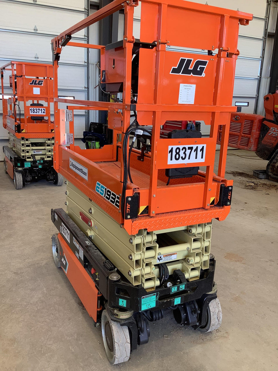 2021 JLG ES1932