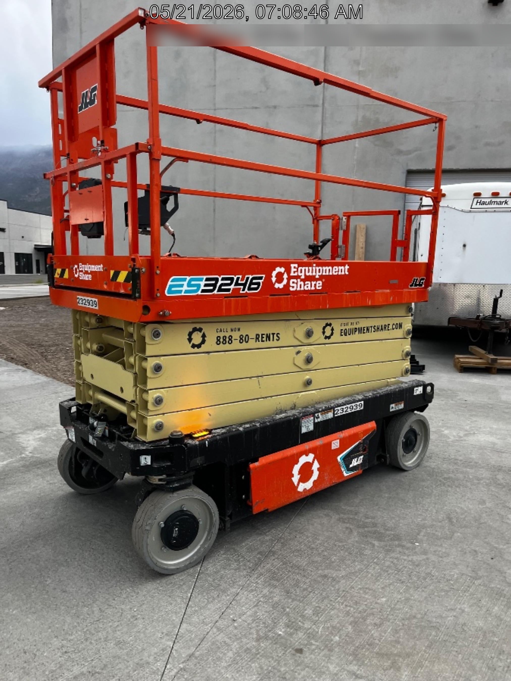 2022 JLG ES3246