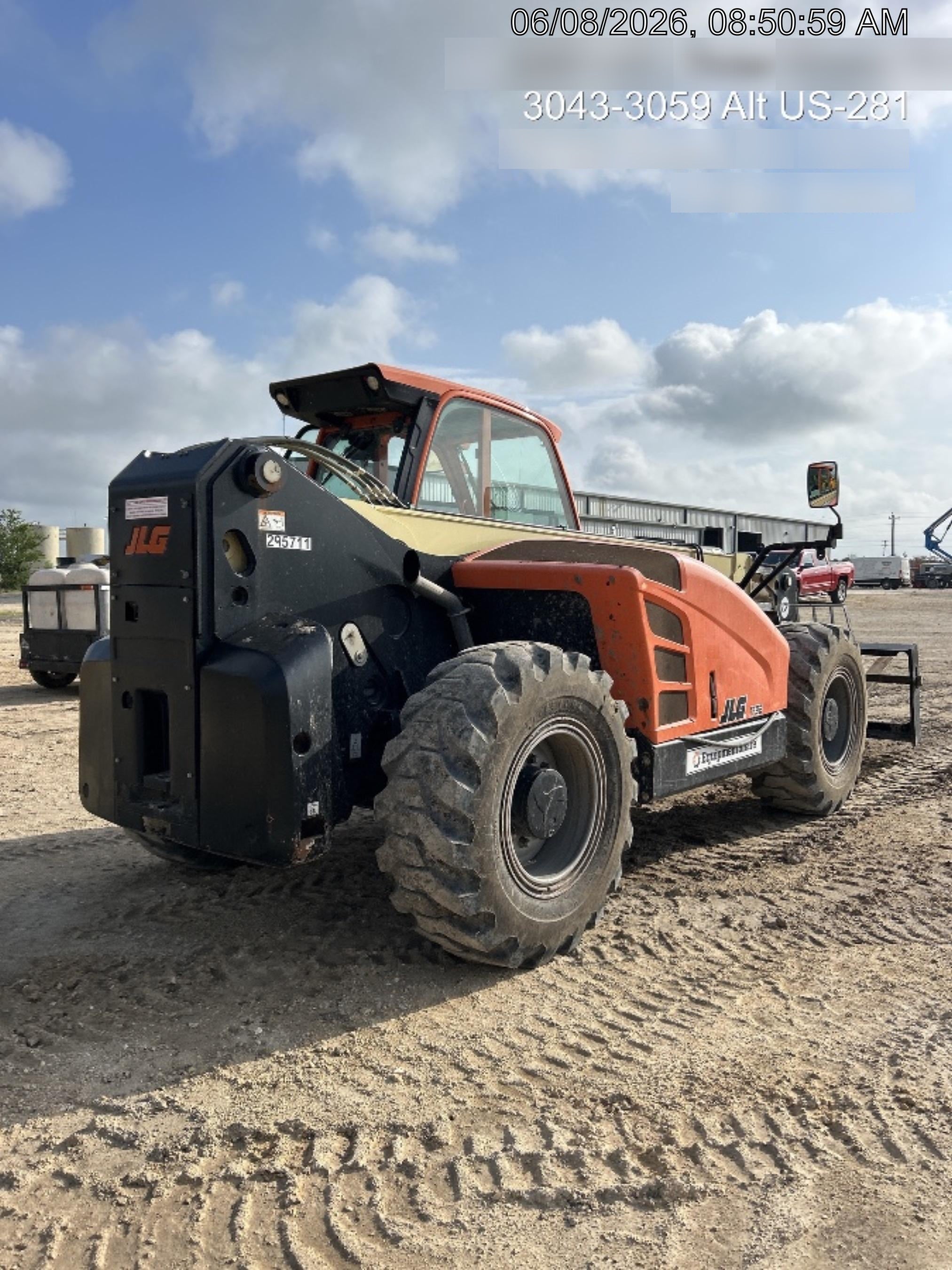 2023 JLG 1732