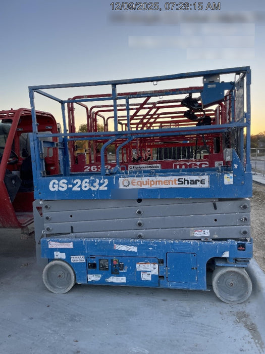 2019 Genie GS-2632 Folding rails with half height swing gate