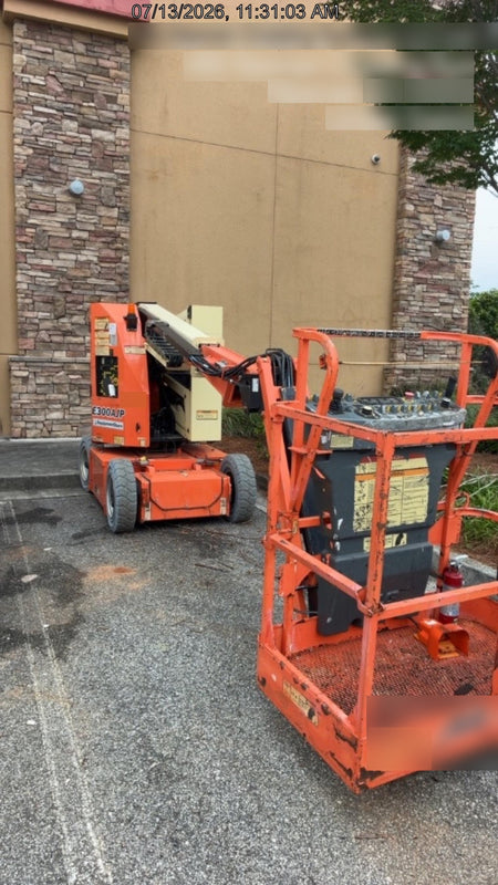 2019 JLG E300AJP