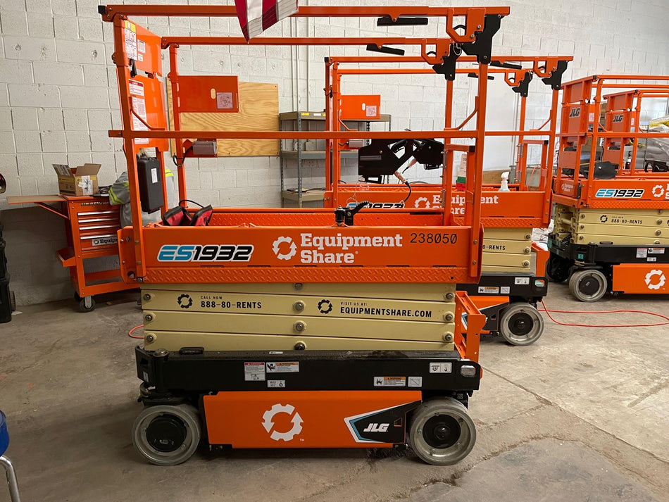 2022 JLG ES1932