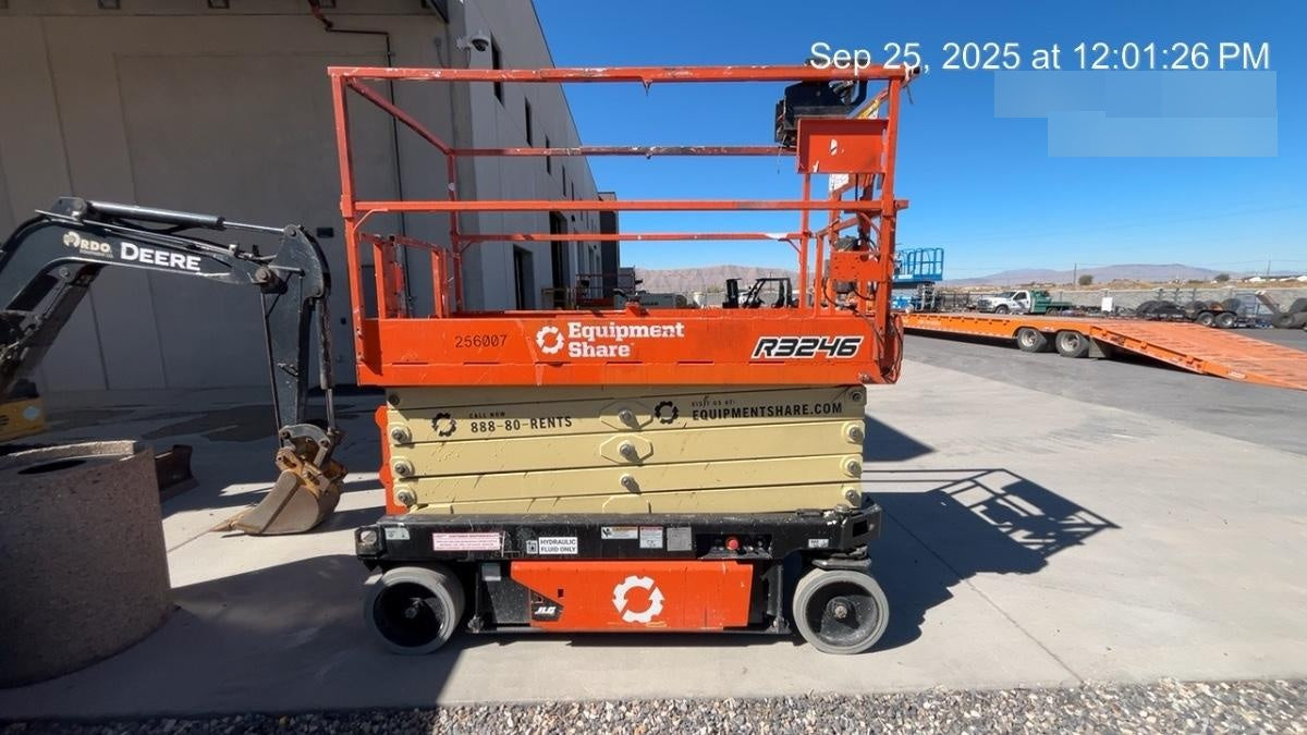 2022 JLG R3246