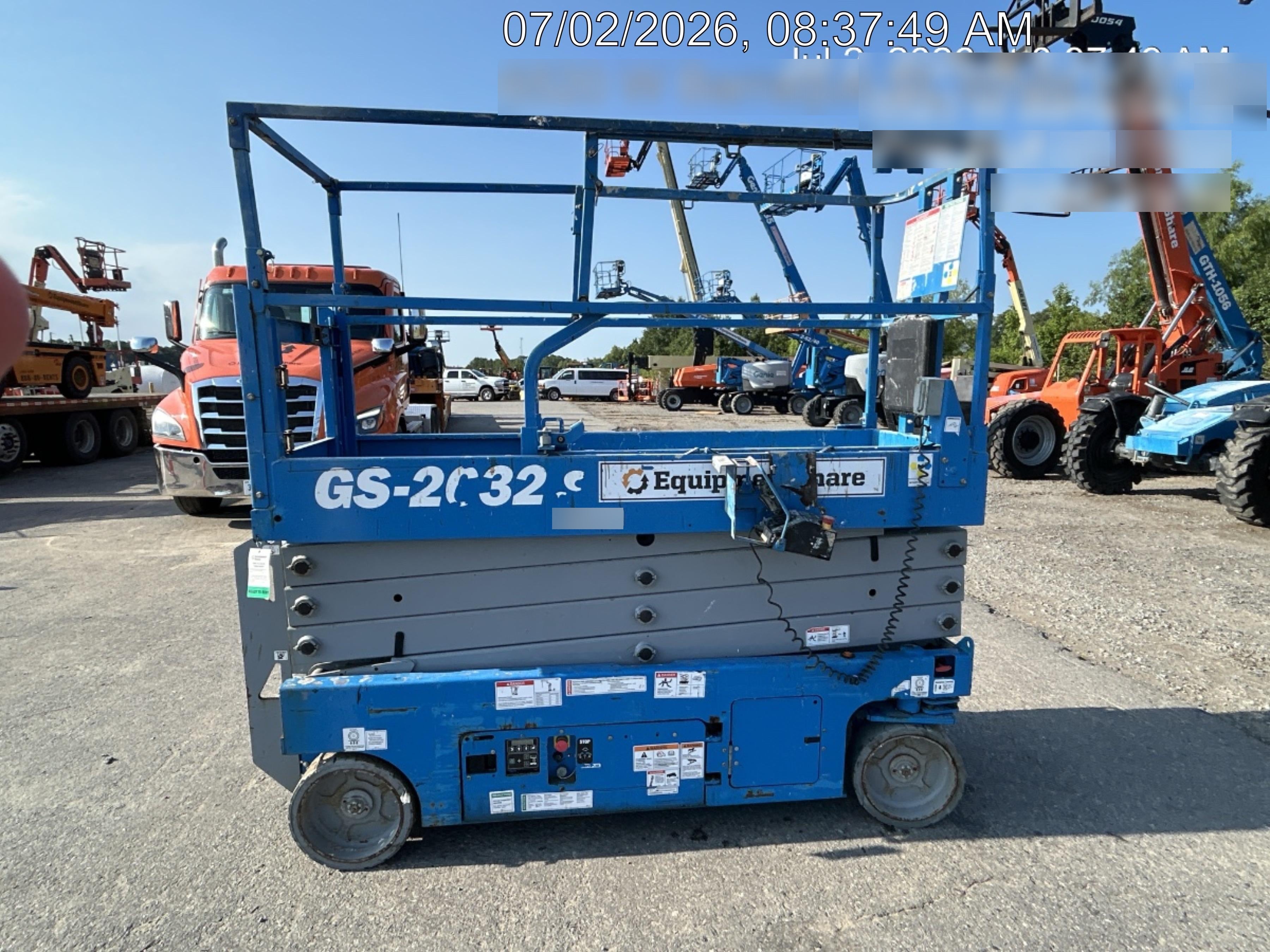 2019 Genie GS-2632 Folding rails with half height swing gate