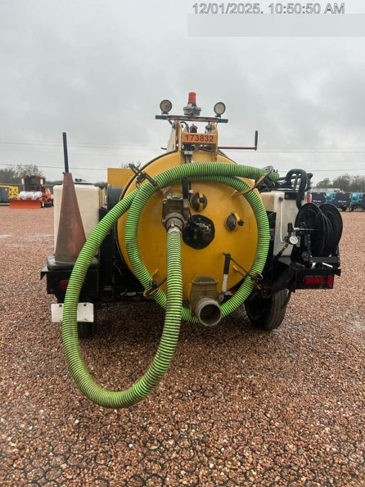 2021 Vac-Tron LP573XDT T4 Koehler Diesel Engine, 500 Gallon Debris Tank, x2 100 Gallon Water Tanks