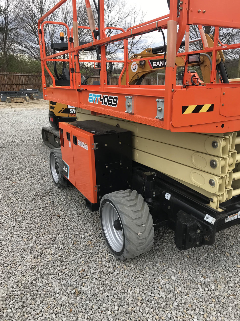 2022 JLG ERT4069