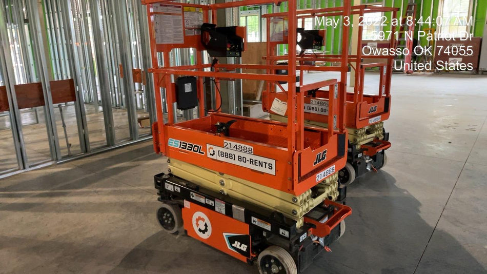 2022 JLG ES1330L
