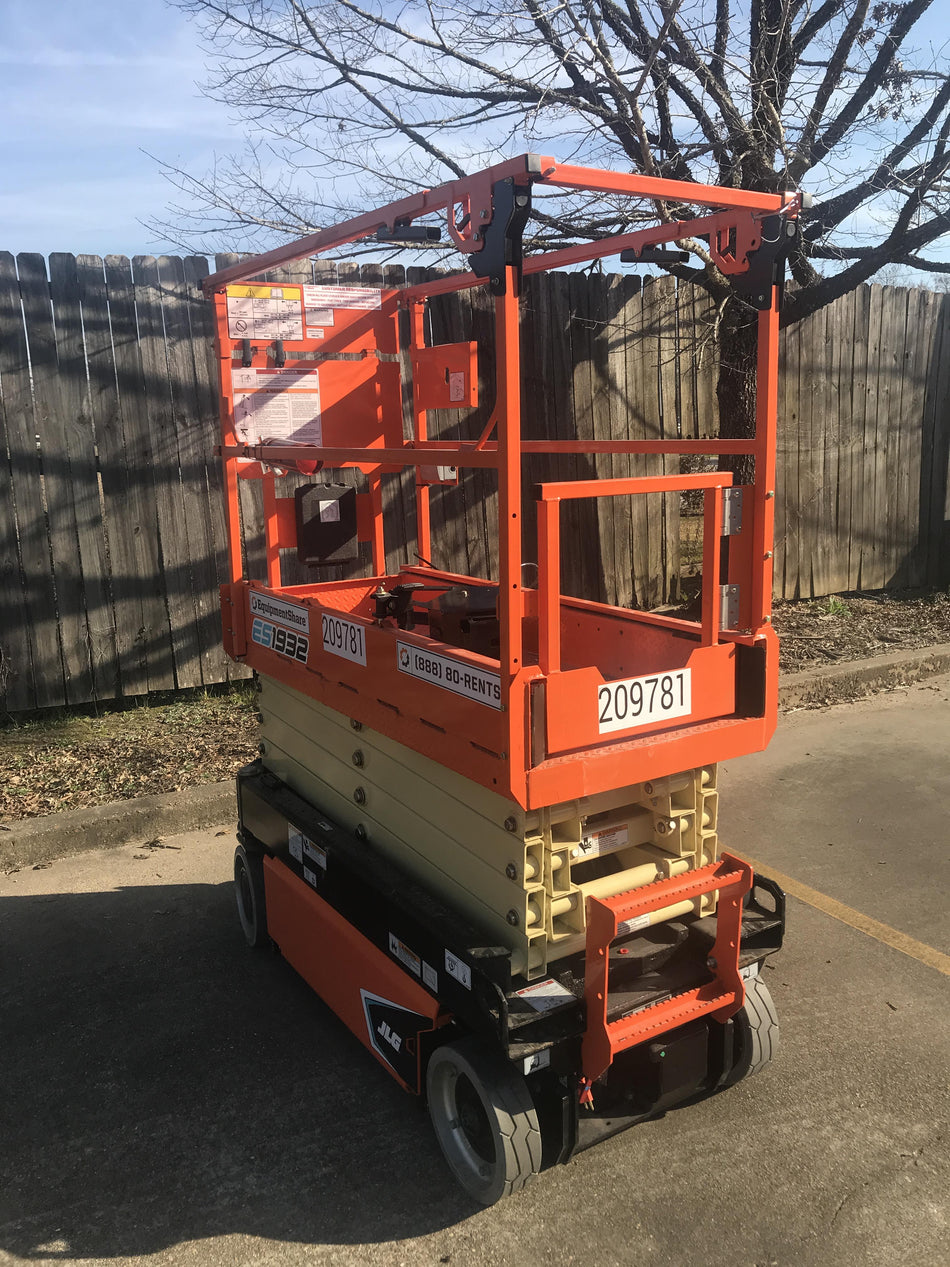 2022 JLG ES1932