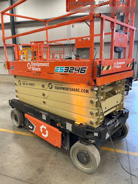 2022 JLG ES3246
