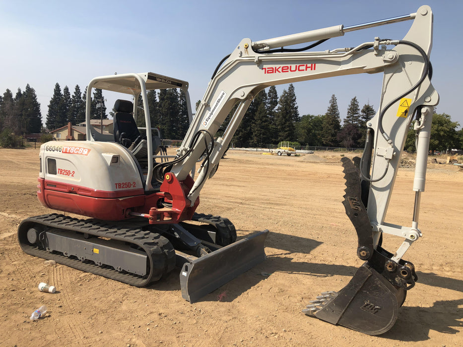2020 TAKEUCHI TB250-2