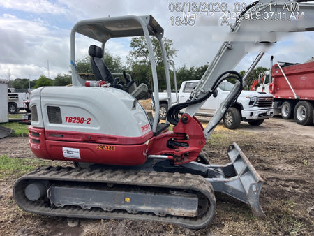 2023 TAKEUCHI TB250-2R