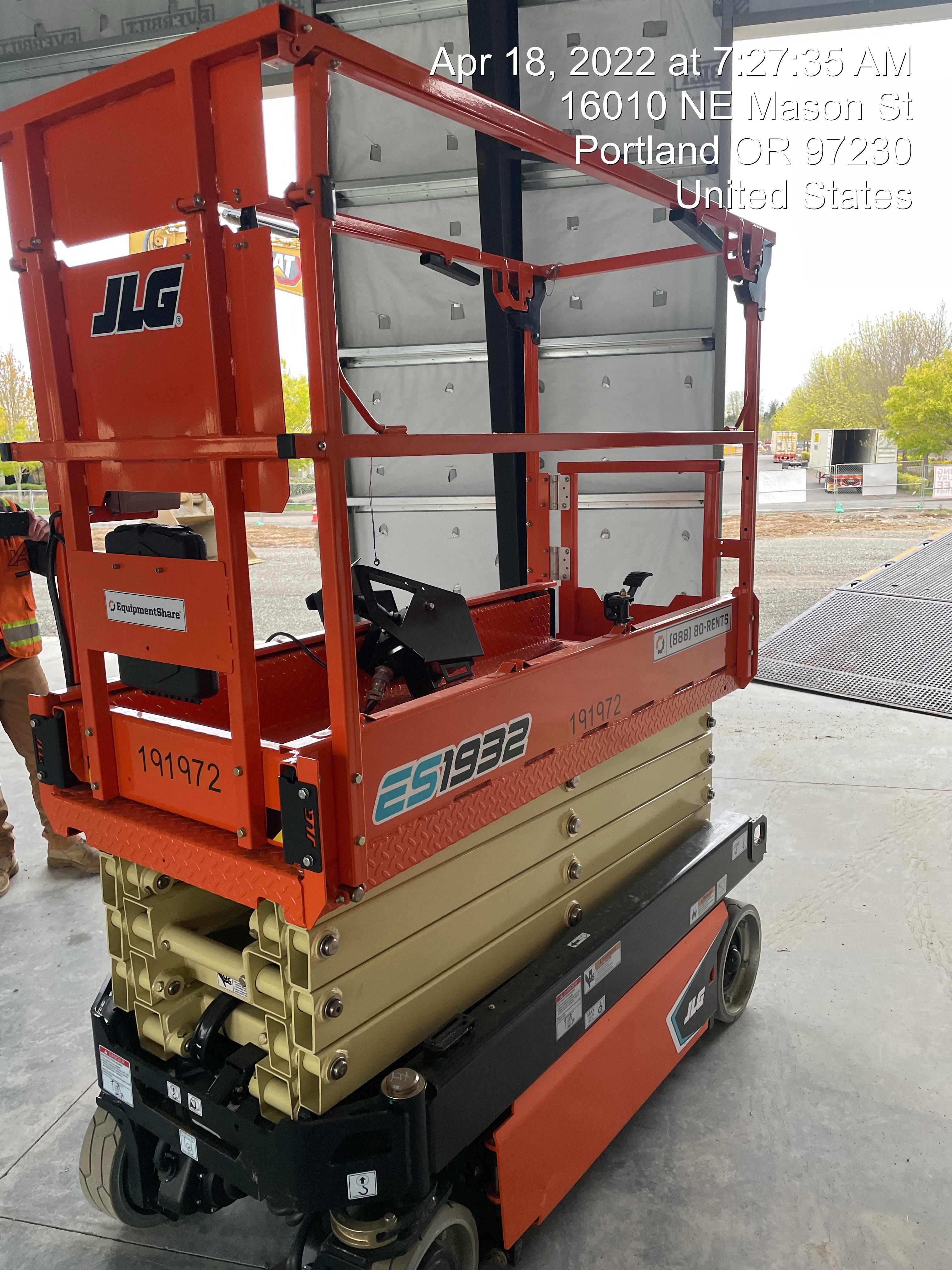2021 JLG ES1932