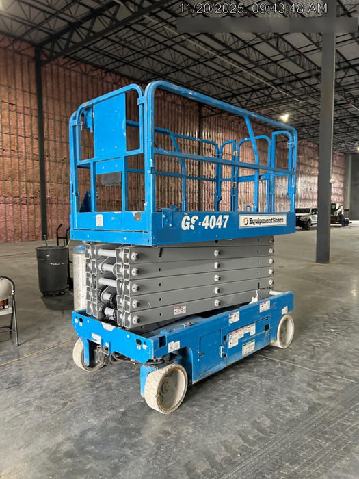 2019 Genie GS-4047 Folding rails with half height swing gate