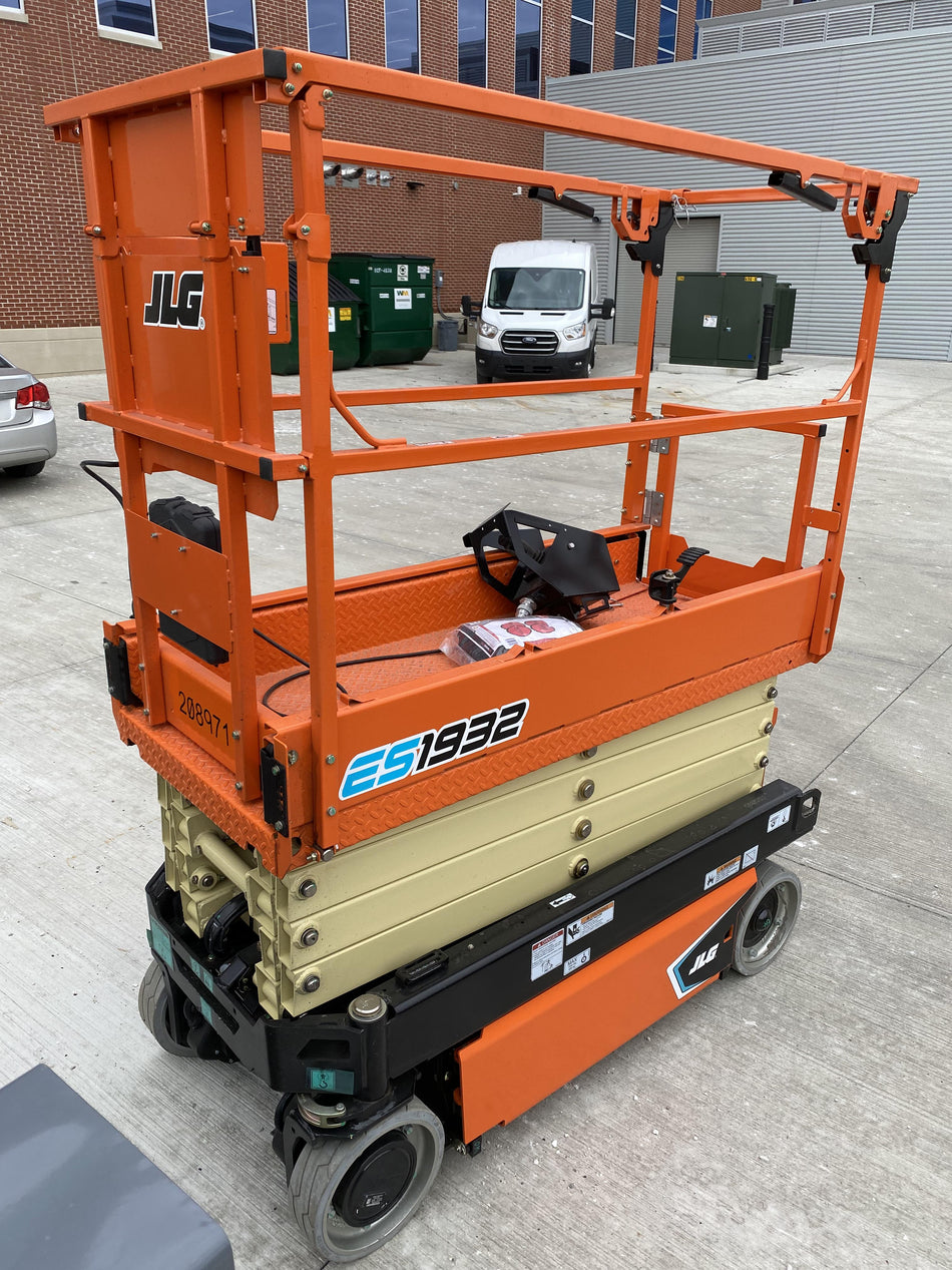 2022 JLG ES1932
