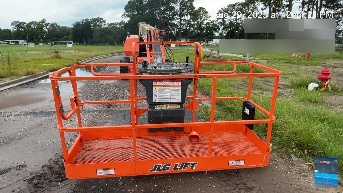 2020 JLG 860SJ Deutz Diesel Engine, FF Tires, Rotating Beacon, Panel Cradle Package